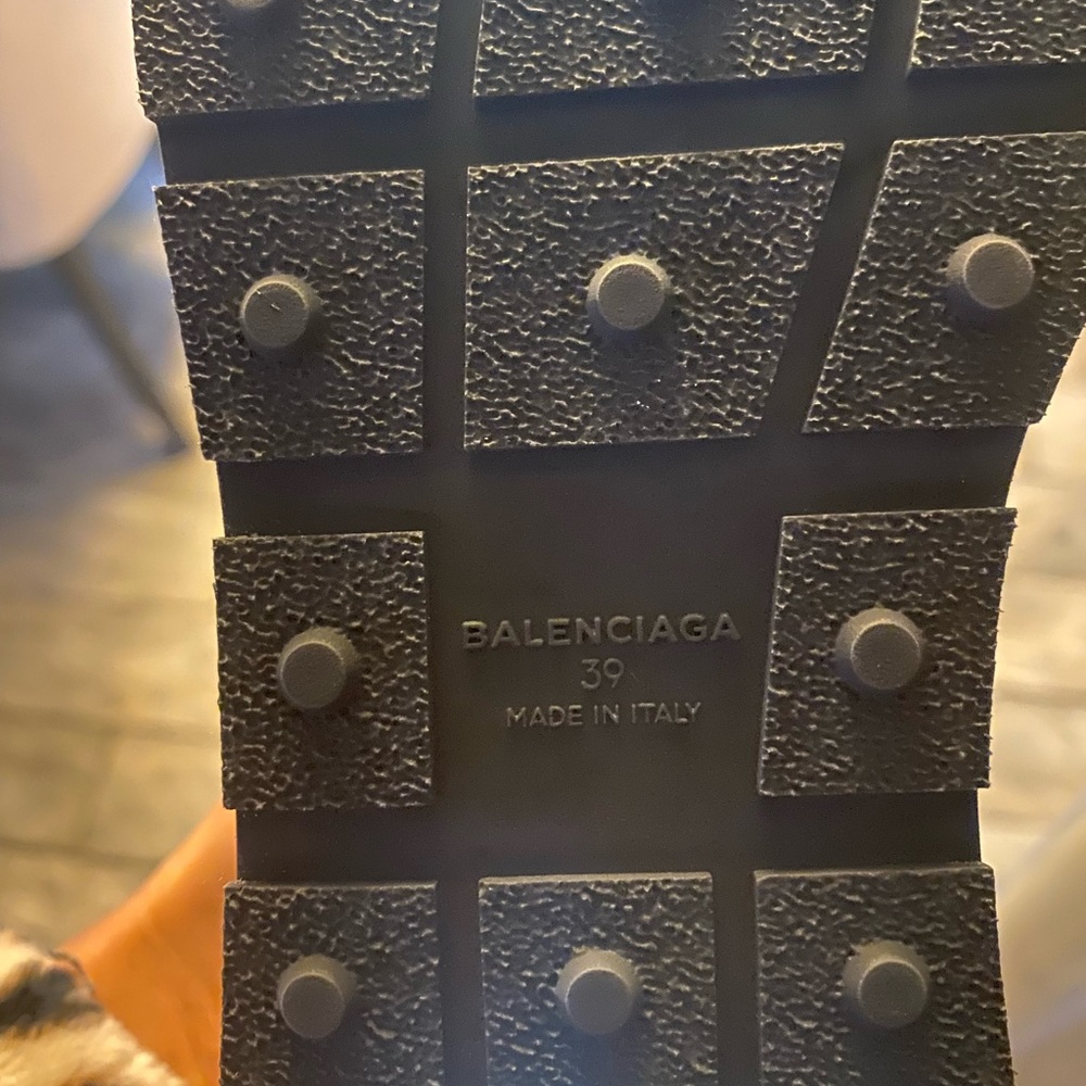 New Balenciaga Race Runner Sneaker - Picture 10 of 10